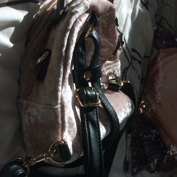 Backpack - Picture 4 of 6